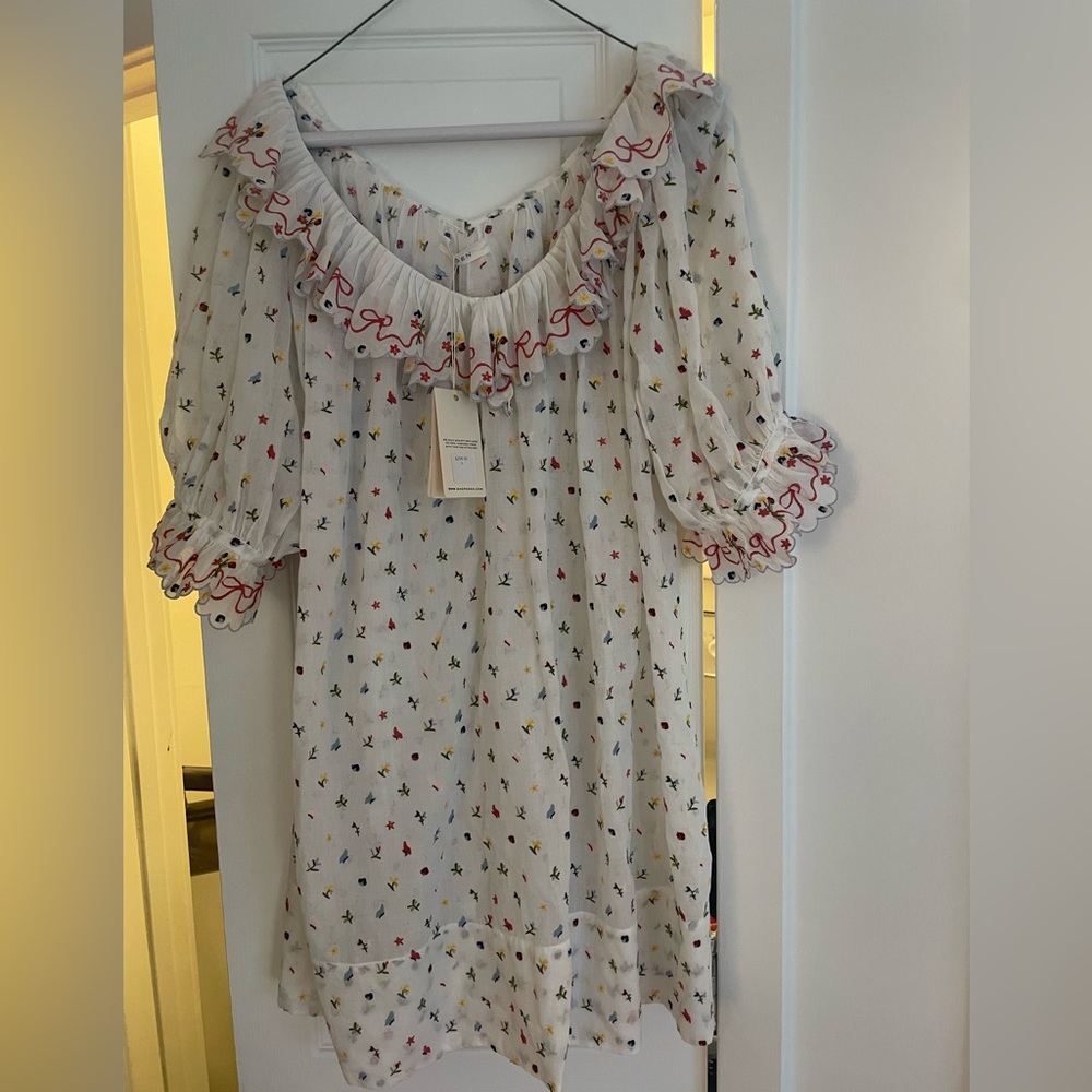 Doen Chateau dress or nightgown white embroidered flowers and butterflies Small